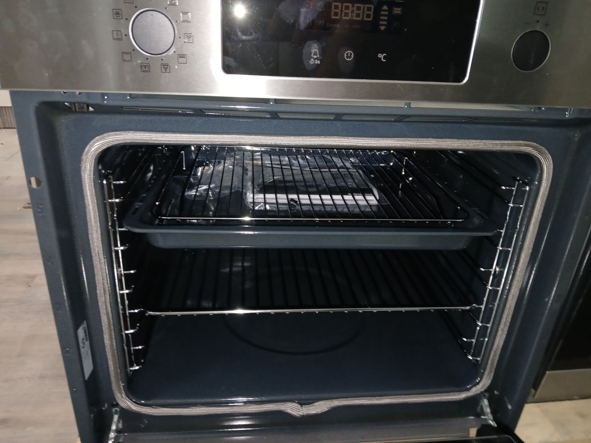 Zanussi ZOPNX6X2 Built-in Electric Single Oven (Please note, Viewing Strongly Recommended - Eddisons - Image 3 of 5