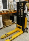 Unbadged SPM1025 Electric Pallet Truck, Year 2019, Serial Number 25190400748, Rated Capacity