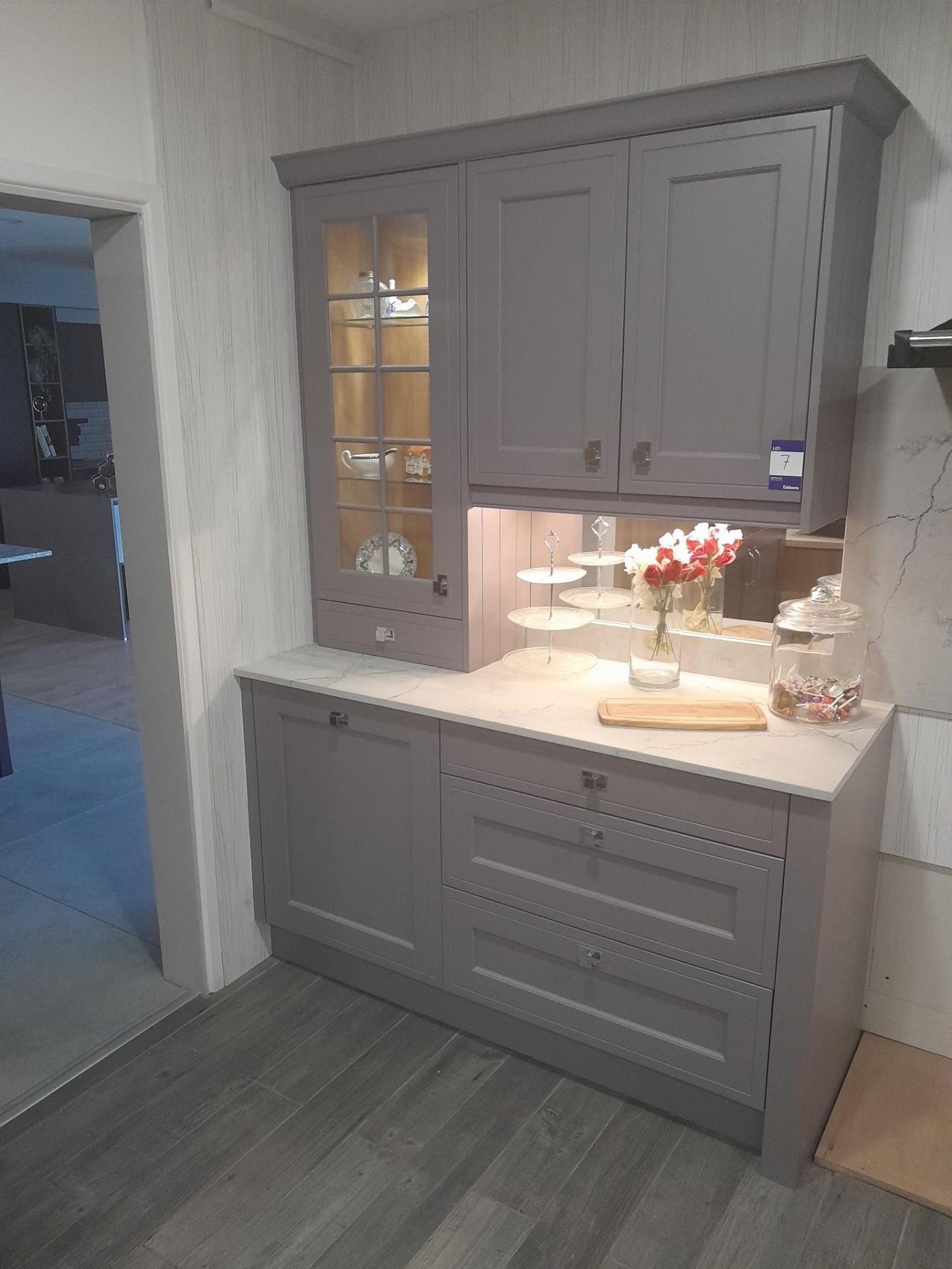 Lilac traditional English shaker kitchen to include Blomberg LWI284410 integrated washing machine, - Bild 2 aus 5