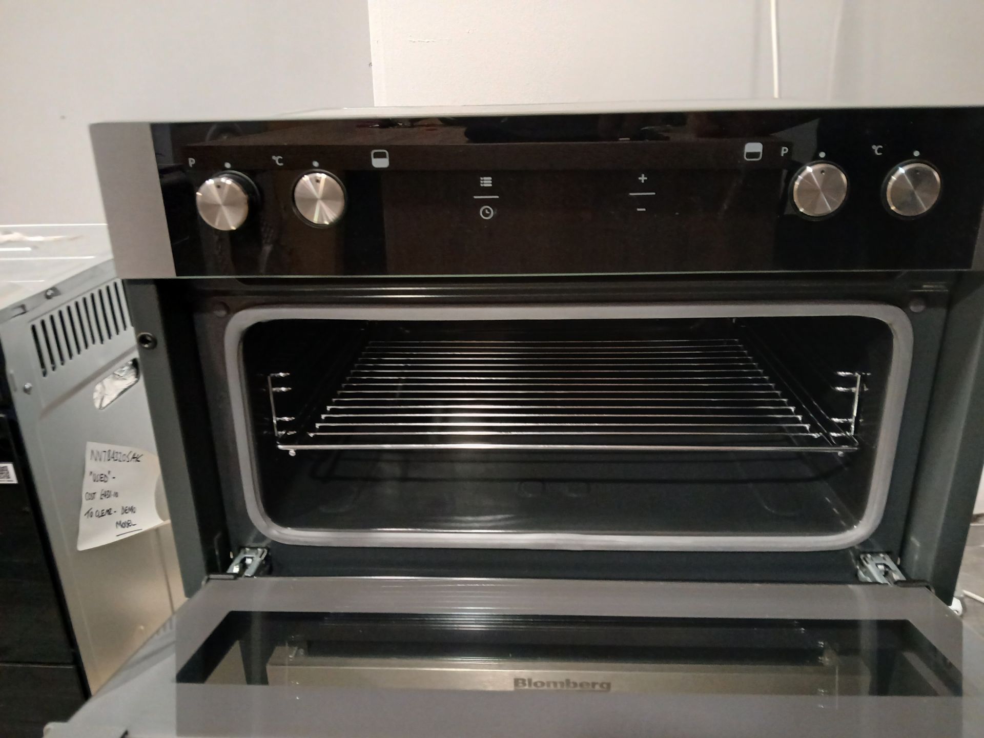Blomberg OTN9302X Double Fan Main Oven (Please note, Viewing Strongly Recommended - Eddisons have - Image 3 of 6