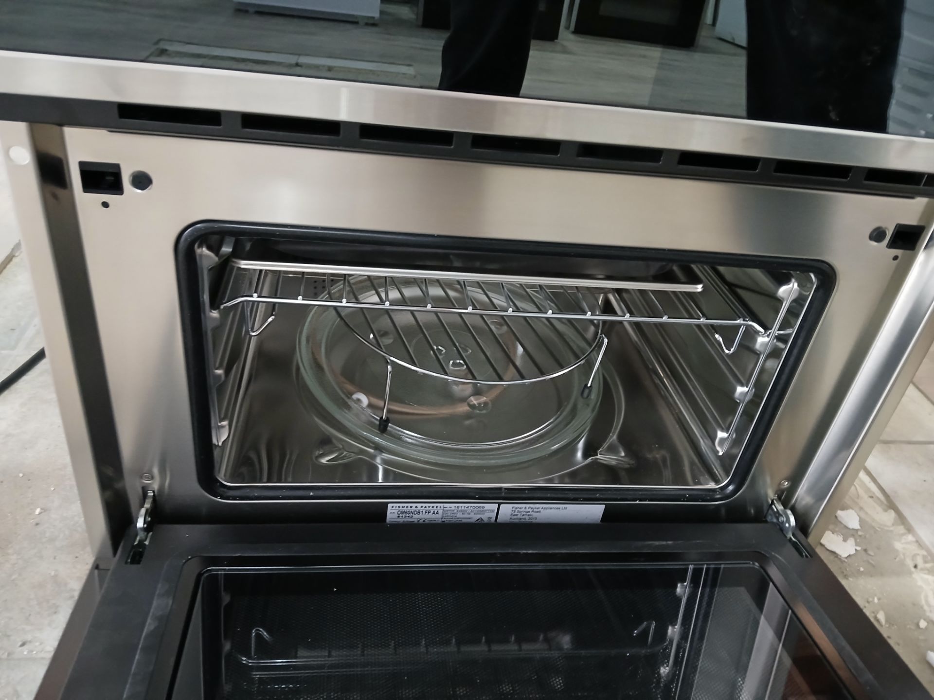 Fisher & Paykel OM60NDB1 Built-in Combi-Microwave Oven (Please note, Viewing Strongly - Image 3 of 4