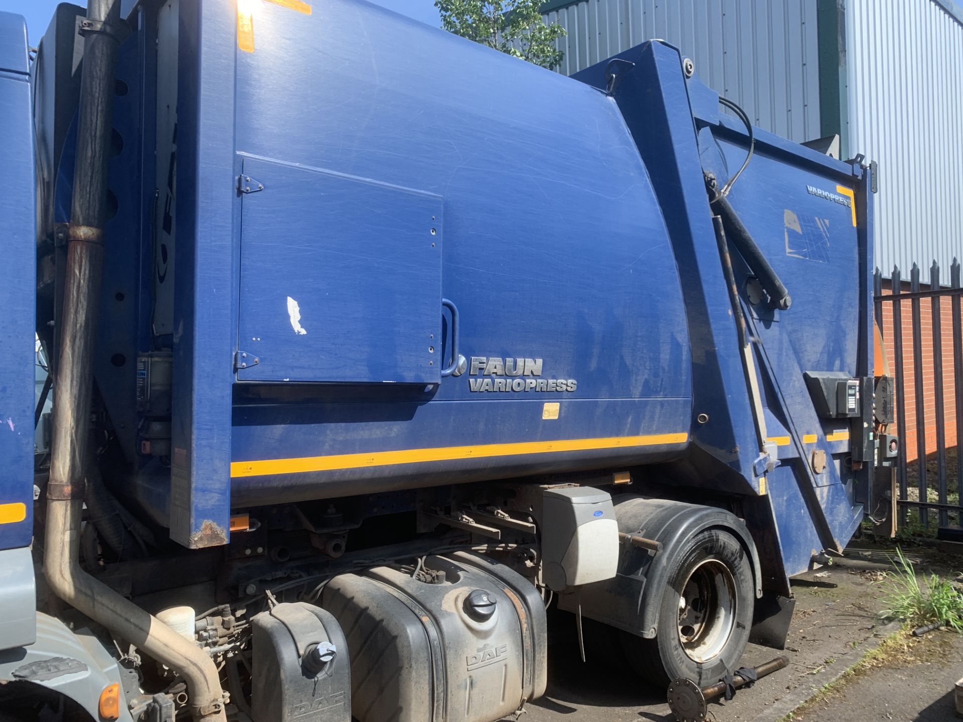 2013 BLUE DAF TRUCKS LF REFUSE COLLECTION VEHICLE - Image 7 of 12