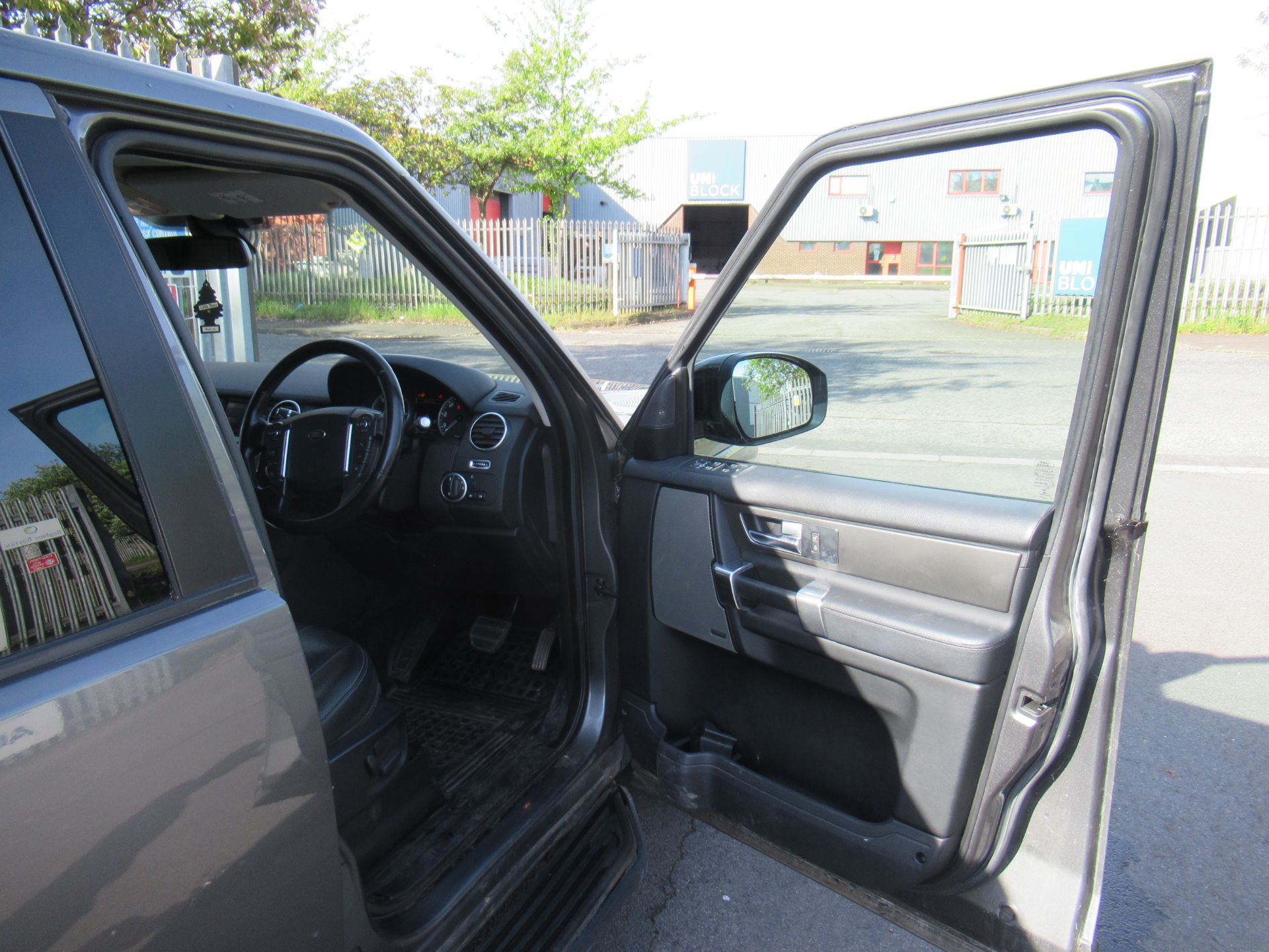 2015 GREY LAND ROVER DISCOVERY SE SDV6 AUTO - Image 25 of 32