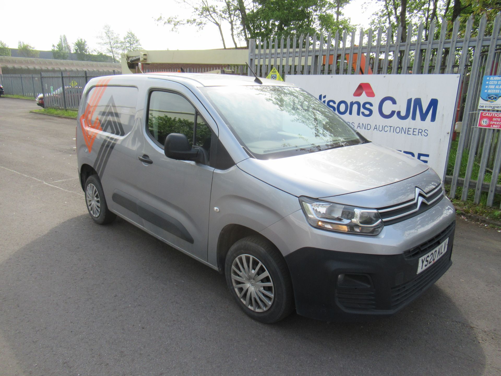 2020 GREY CITROEN BERLINGO 650 EN-PRISE BHD