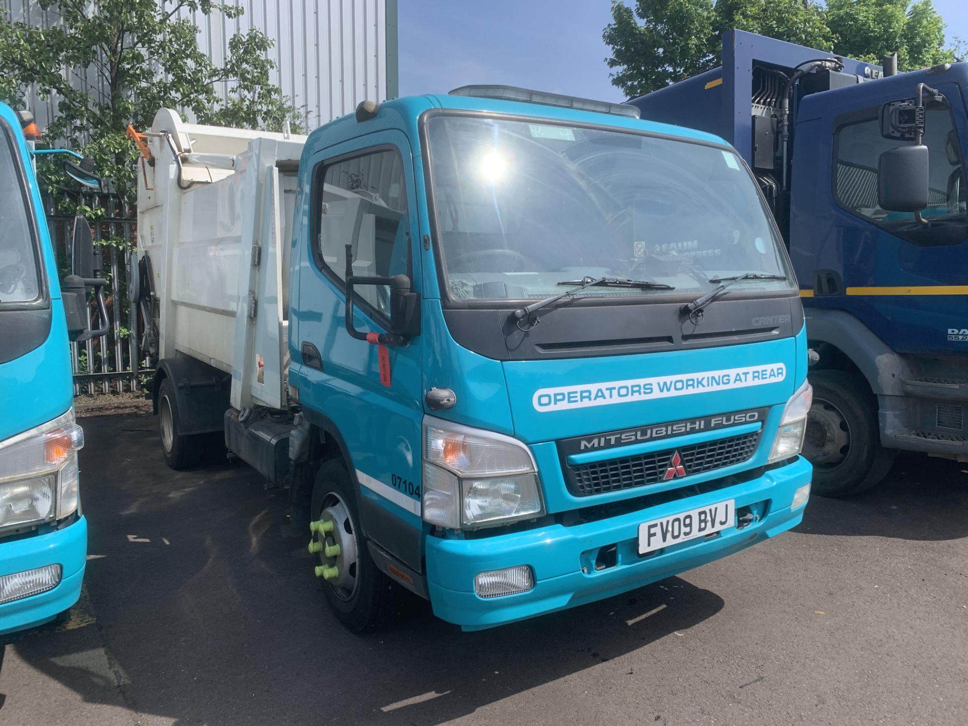 2009 WHITE MITSUBISHI FUSO CANTER REFUSE COLLECTION VEHICLE