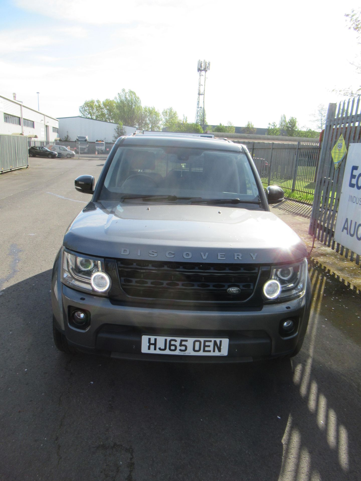 2015 GREY LAND ROVER DISCOVERY SE SDV6 AUTO - Image 2 of 32