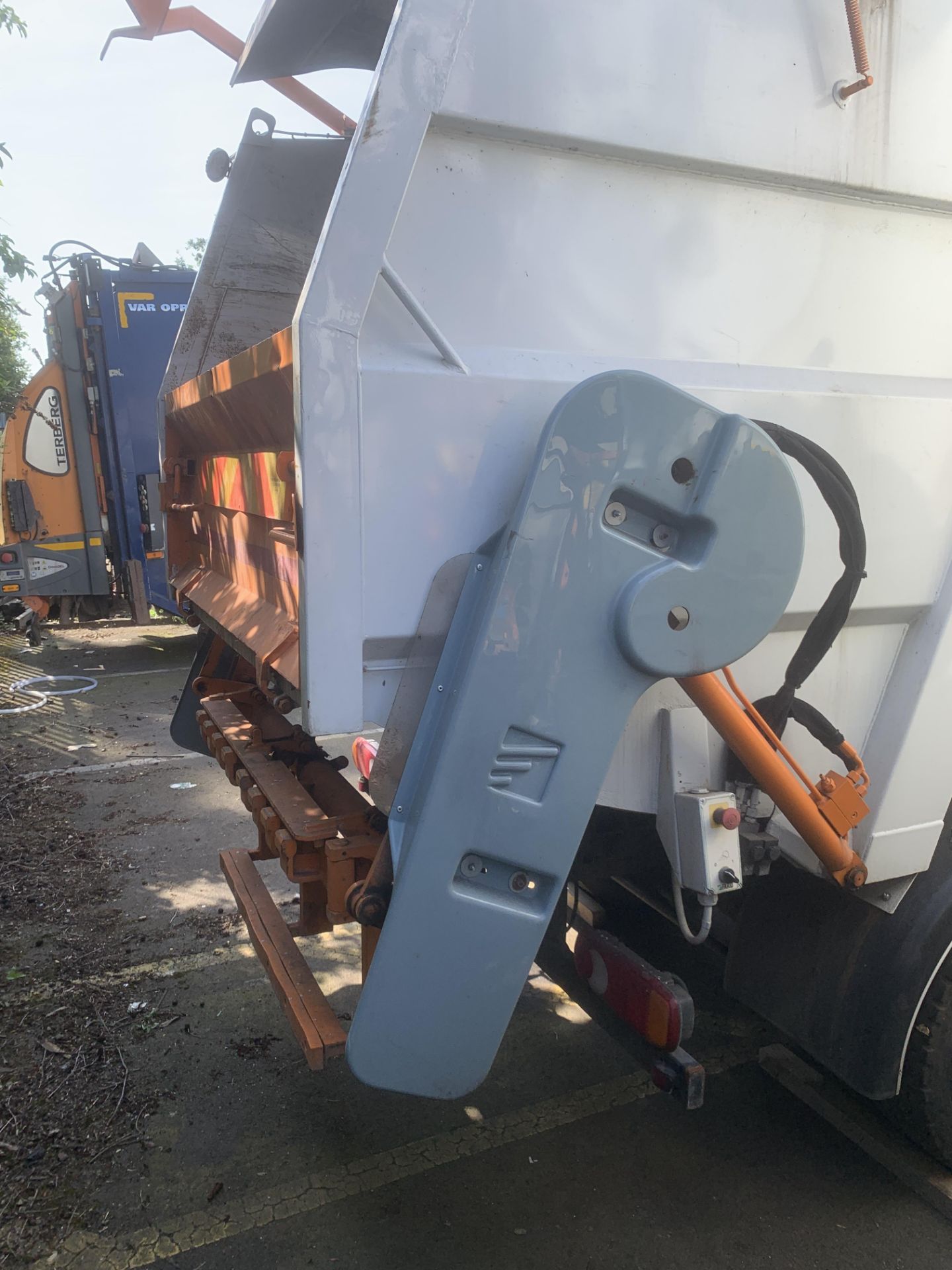 2007 WHITE MITSUBISHI FUSO CANTER REFUSE COLLECTION VEHICLE - Bild 8 aus 14