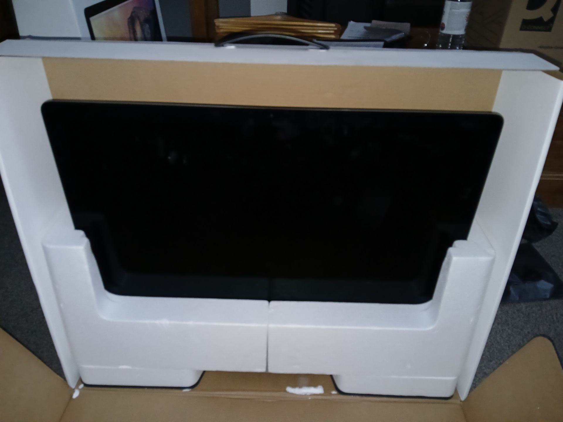 Apple iMac (Retina 5K, 27”, Mid 2015), Serial Number DGKQ306WFY13, with keyboard (No Mouse or - Image 14 of 14