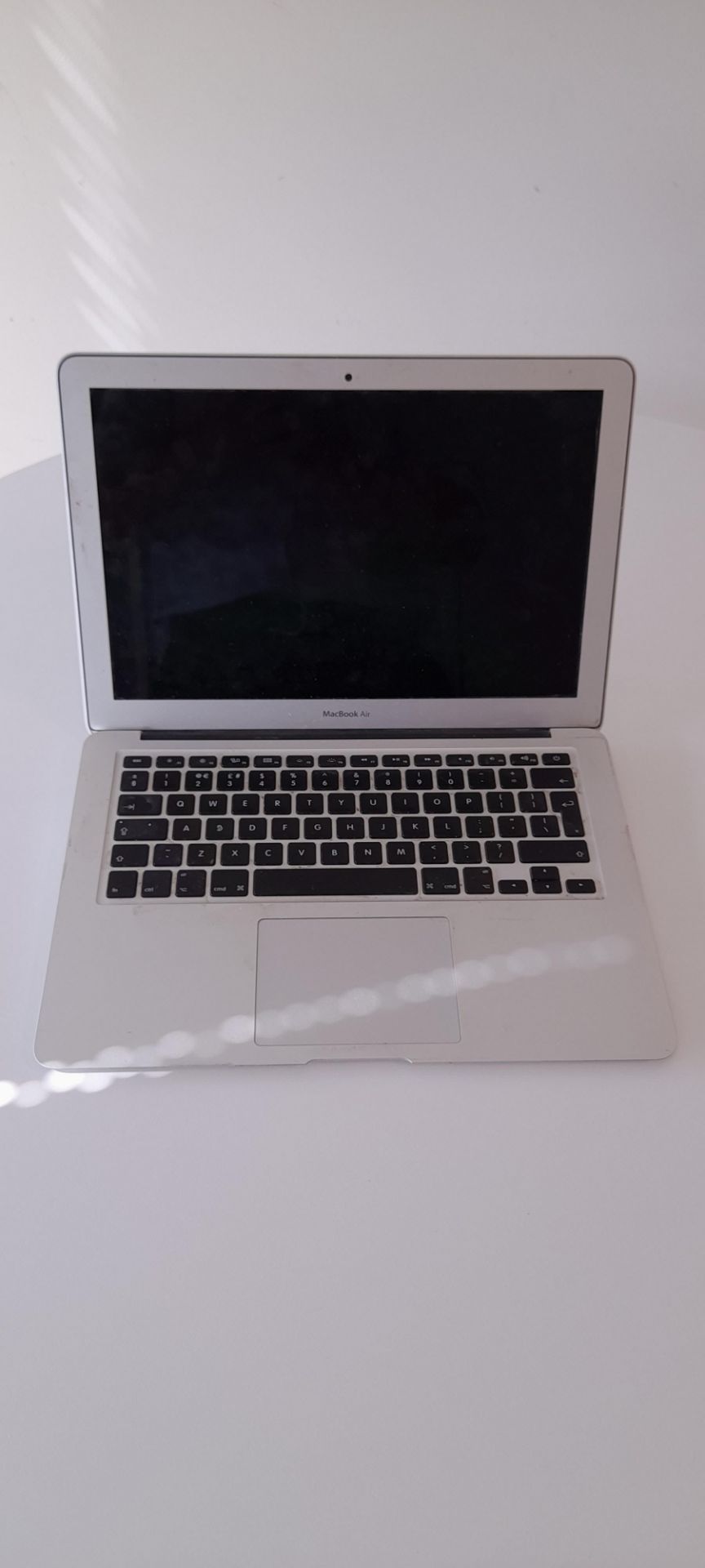 Apple MacBook Air Model A1466 EMC 3178. S/N FVFZ3UM7J1WK. Collection from Canary Wharf, London, E14 - Image 2 of 6