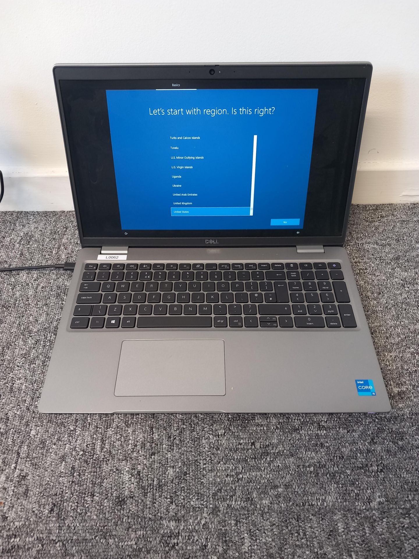 Dell Latitude 5520 Laptop no charger (Located in Stockport) - Bild 6 aus 6