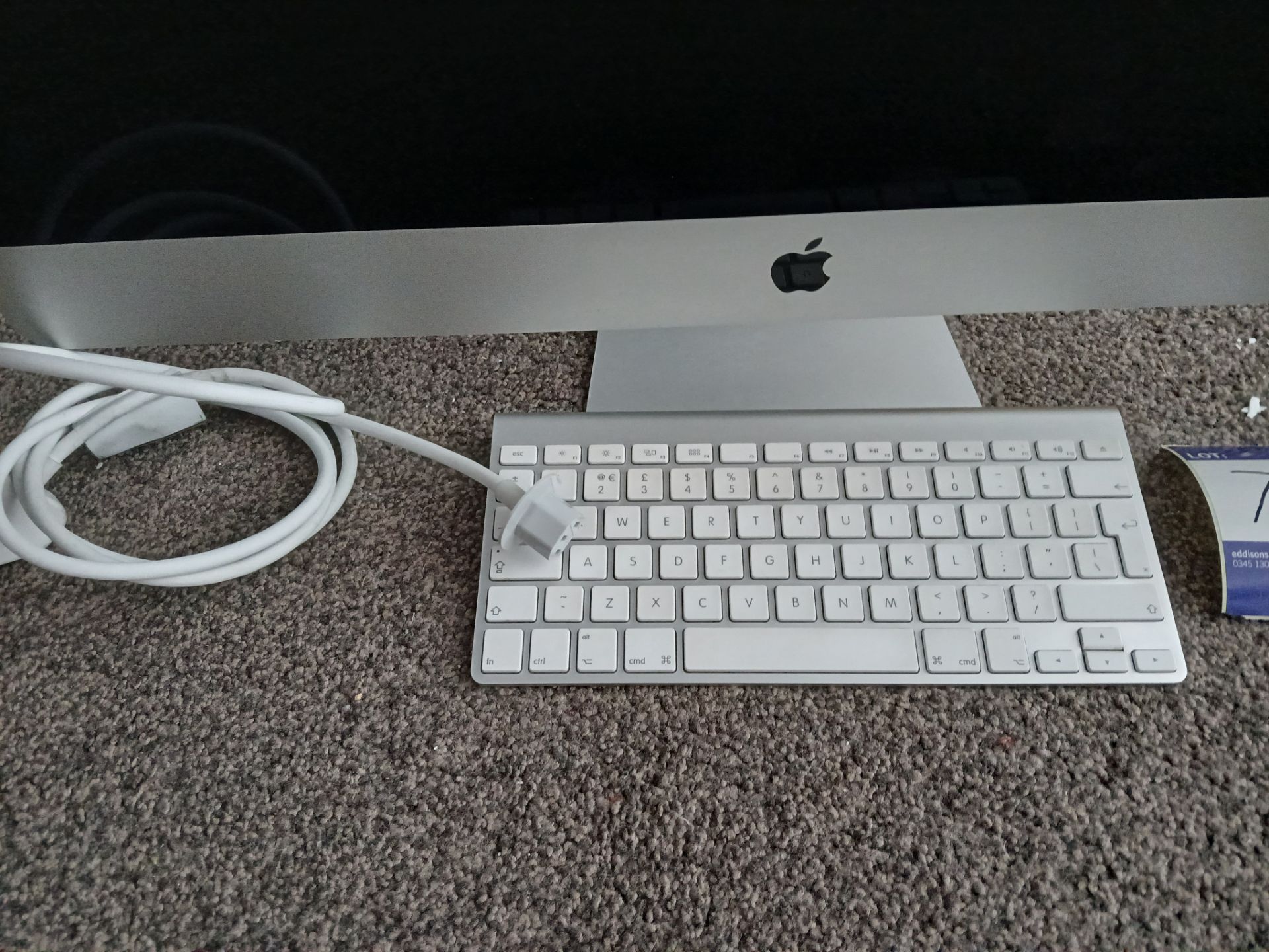 Apple iMac (Retina 5K, 27”, Late 2015) with Power Cable and Keyboard, Serial Number C02QX6HXGG7J ( - Image 2 of 3