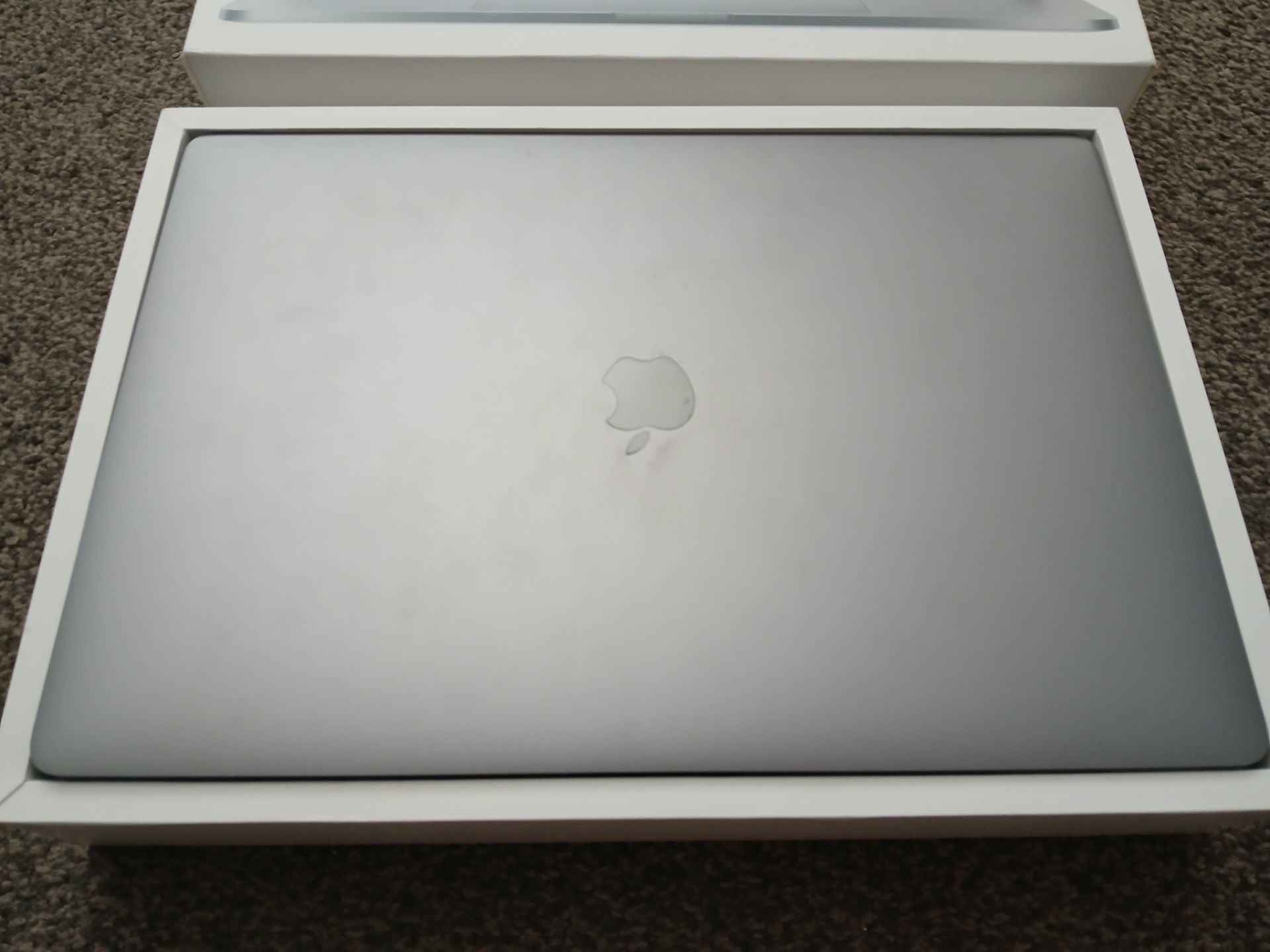 Apple MacBook Pro (16”, 2019) with charger, Serial Number C02DD108MD6M (Please refer to the pictures - Bild 2 aus 6