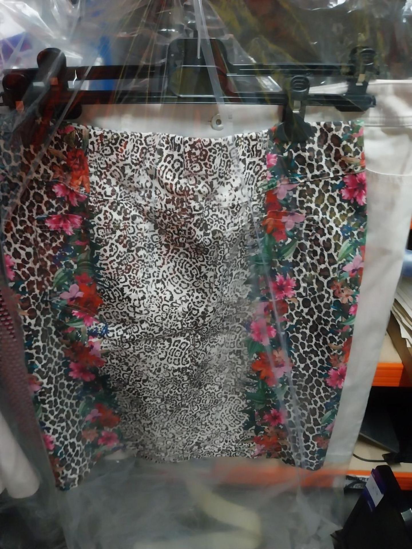 2 Ladies Skirts (1x cream and 1x leopard print), UK Size 18 (located in Leeds)