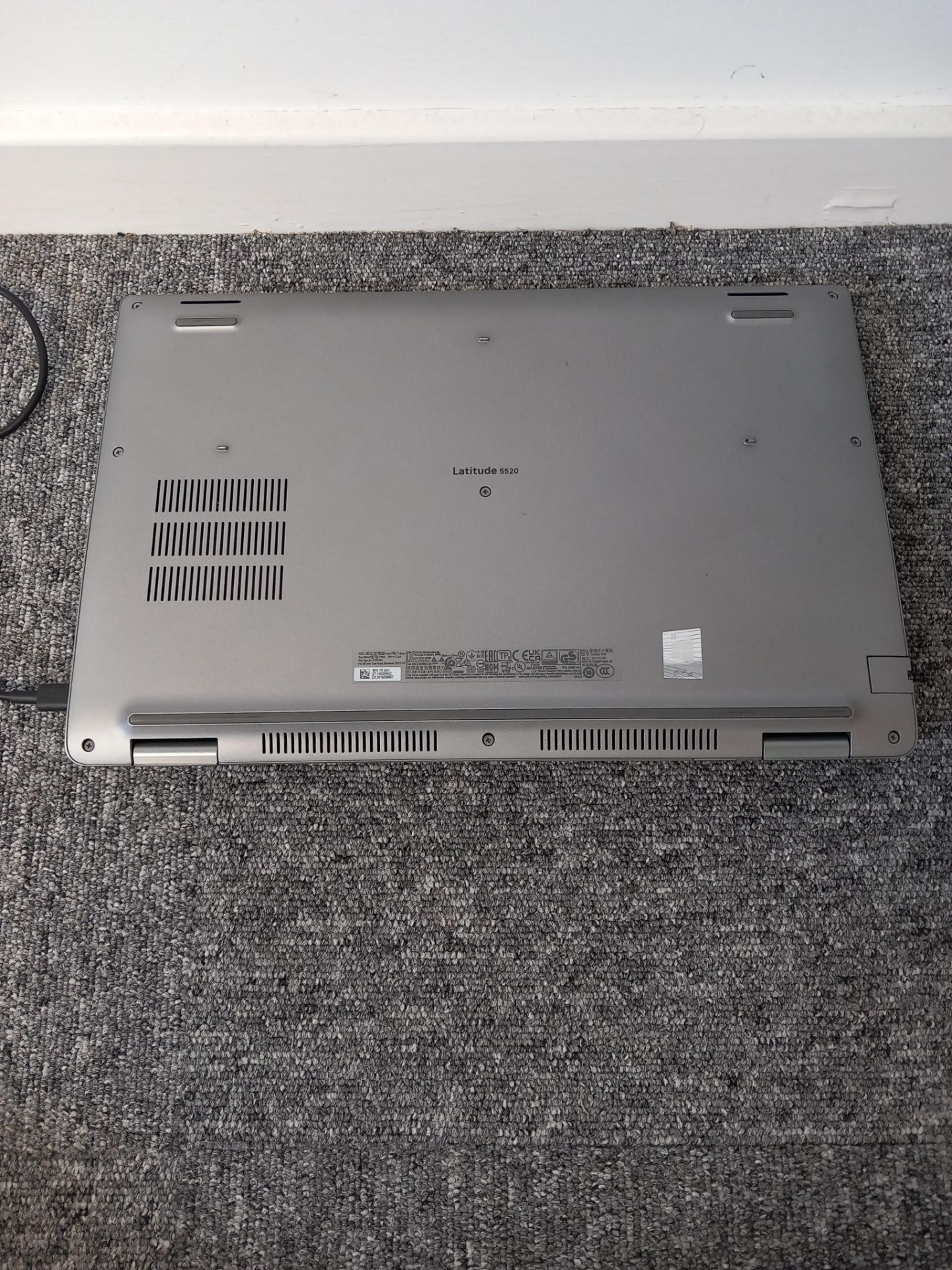 Dell Latitude 5520 Laptop no charger (Located in Stockport) - Bild 3 aus 6