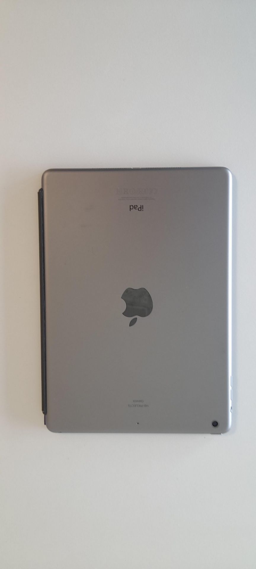 Apple iPad Air Wi-Fi, Model A1474, Space Grey. S/N DMPQL561FK129. Collection from Canary Wharf, - Bild 3 aus 6