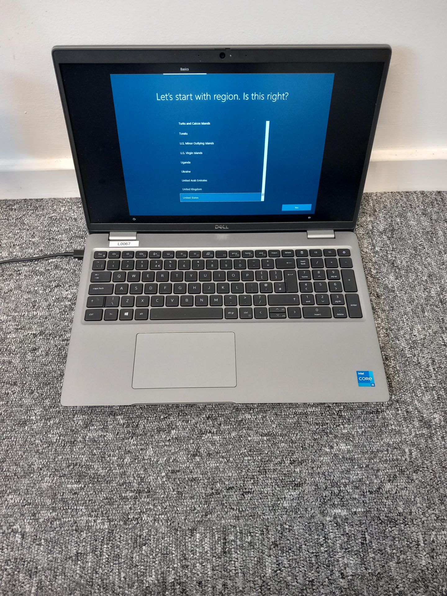 Dell Latitude 5520 Laptop with Charger (Located in Stockport) - Bild 5 aus 6