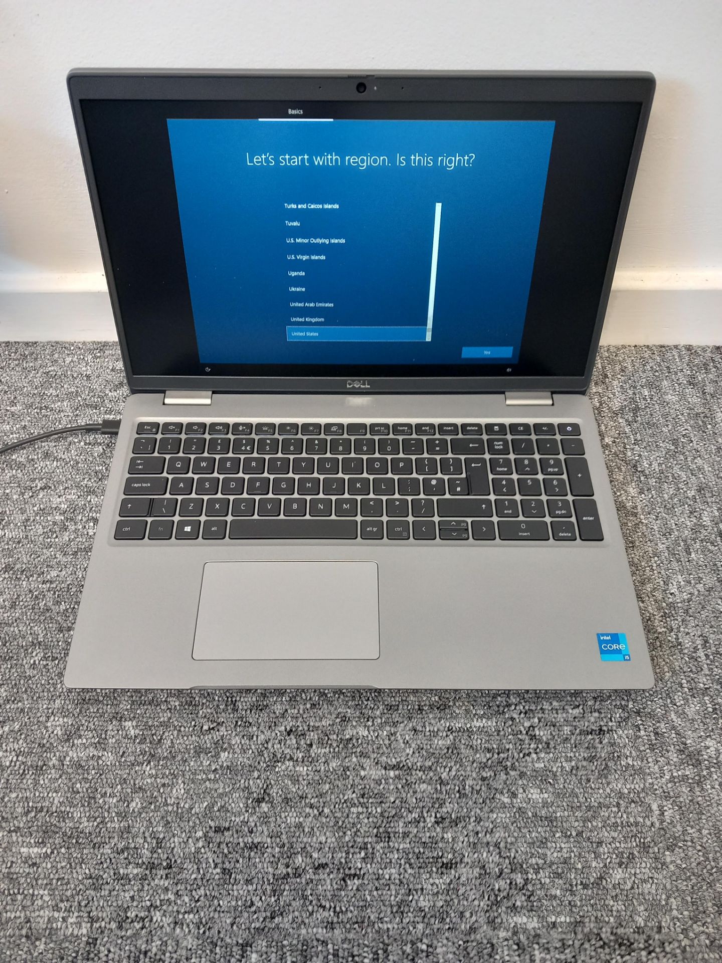 Dell Latitude 5520 Laptop with Charger (Located in Stockport) - Bild 6 aus 6