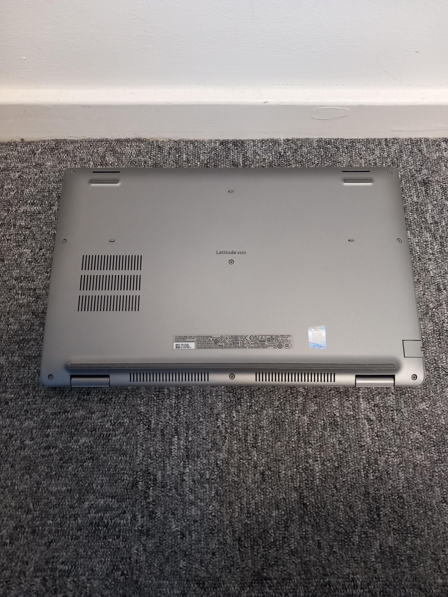 Dell Latitude 5520 Laptop with Charger (Located in Stockport) - Bild 4 aus 6