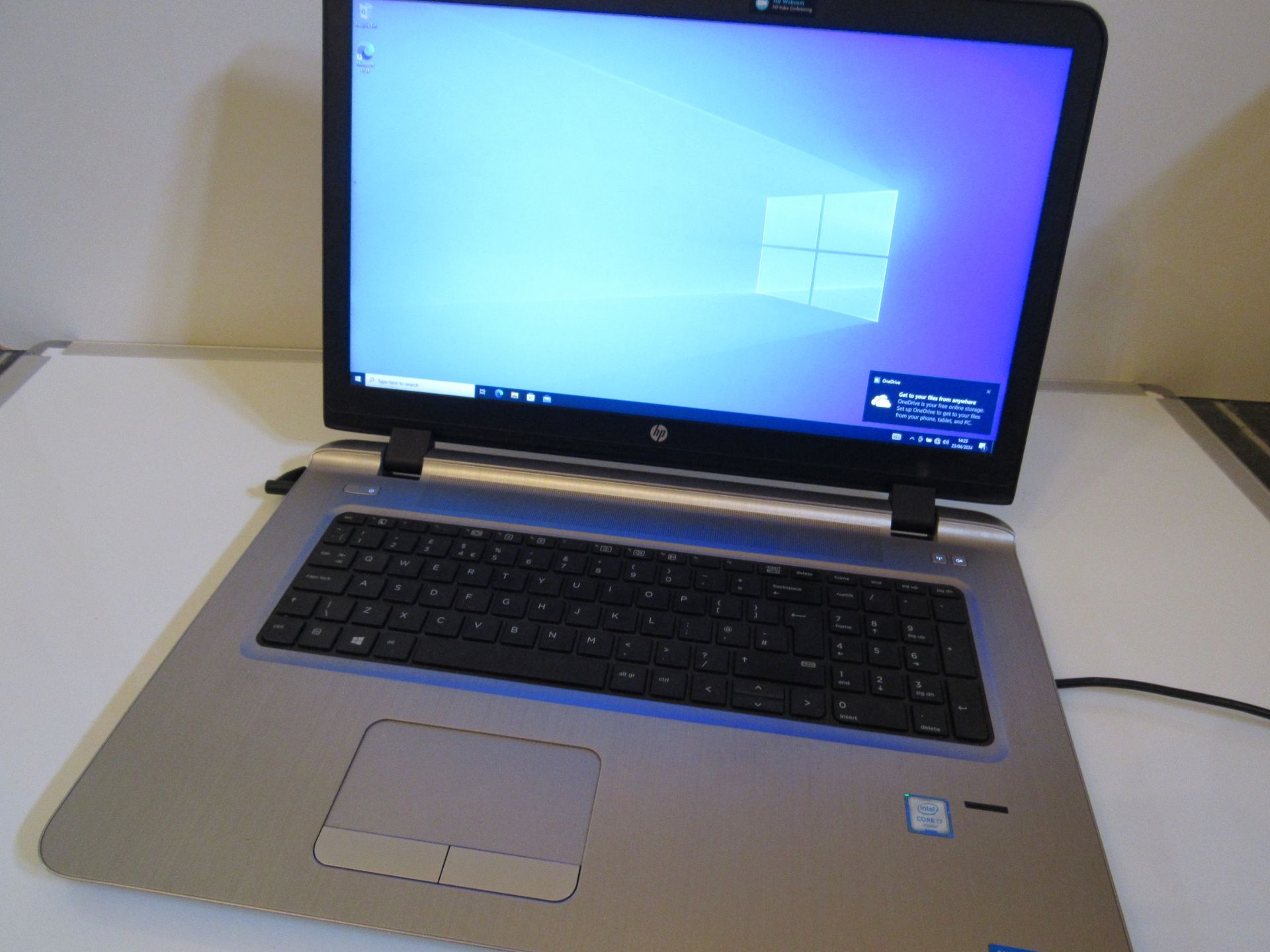 HP Probook 470 G3, Intel core i7-6500U, 8GB Ram, San Disk SD8SN8U 256GB, Windows 10 Pro, with - Image 2 of 6