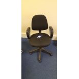 4x Adjustable black mobile office chairs