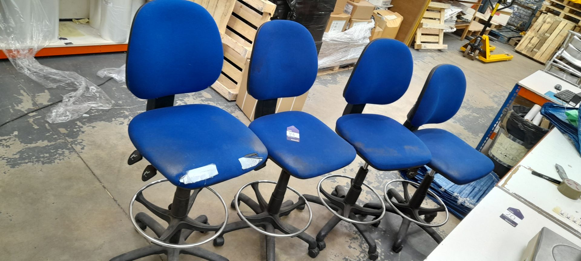 4x Tall mobile operators chairs - Image 2 of 2