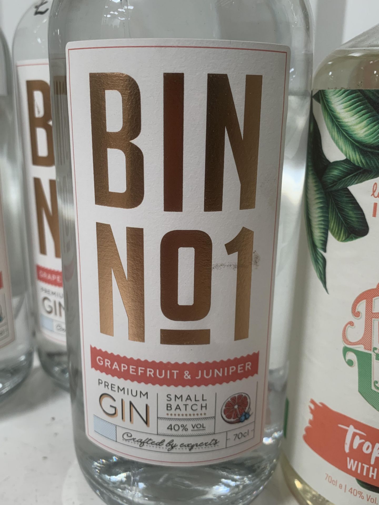 6x Bottles of Gin; 3x Bin No.1 Grapefruit & Juniper 40%, 70cl and 3x Las Iguanas Poetic License Trop - Image 2 of 6