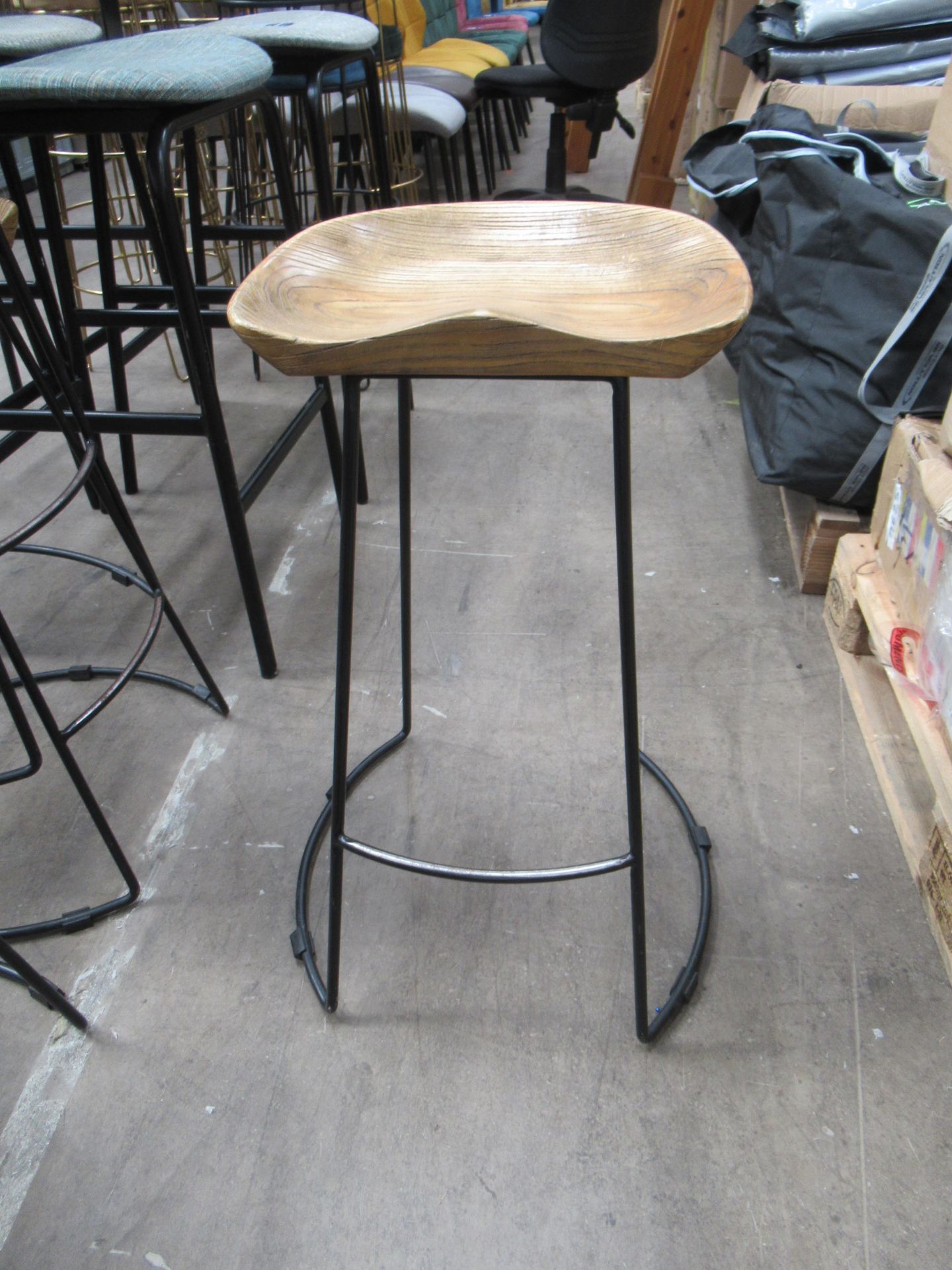 12x Wooden Stools - Image 2 of 3