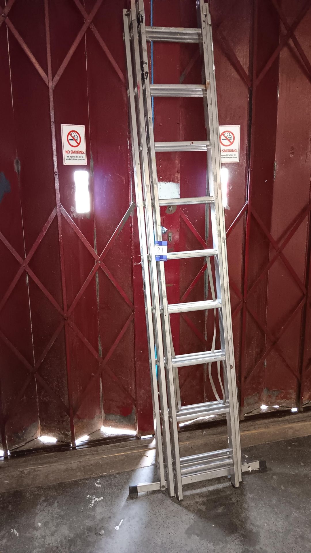 Triple section extension ladder, approx 7m – Located in Unit 3