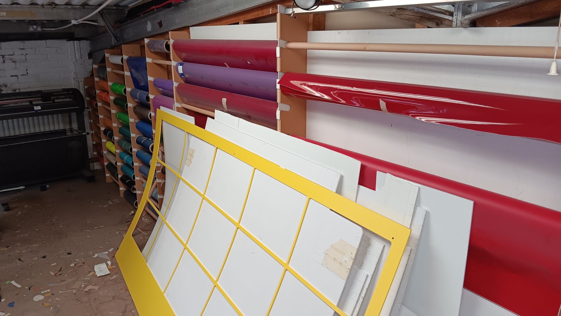 Quantity of part used laminate rolls to Mezzanine floor as lotted – Located on 1st Floor in Unit 1 - Bild 2 aus 6