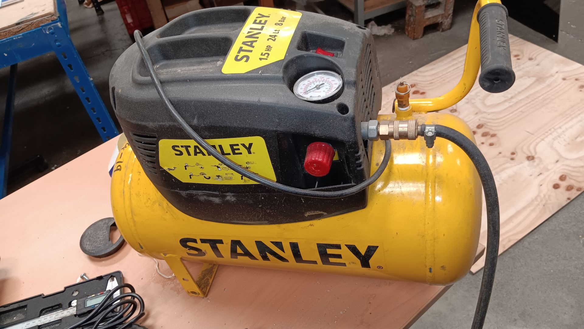 Stanley D200/8/24 portable 24 litre air compressor, 240v, serial number 4997940541 (2019) – - Image 2 of 3