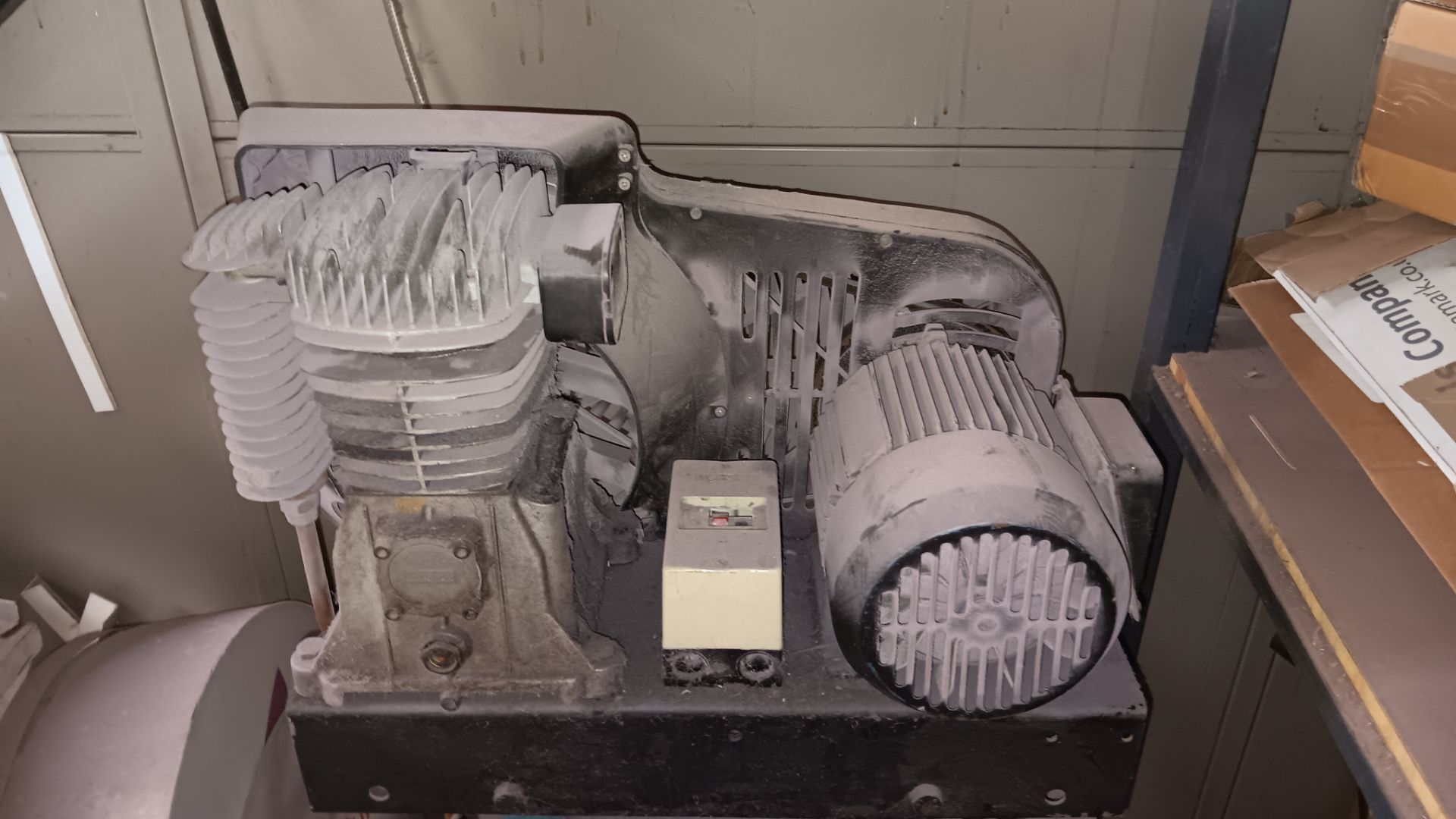 Vertical 75 litre air compressor, serial number 0043 (Nov 1986) – disconnection required by a - Image 2 of 4