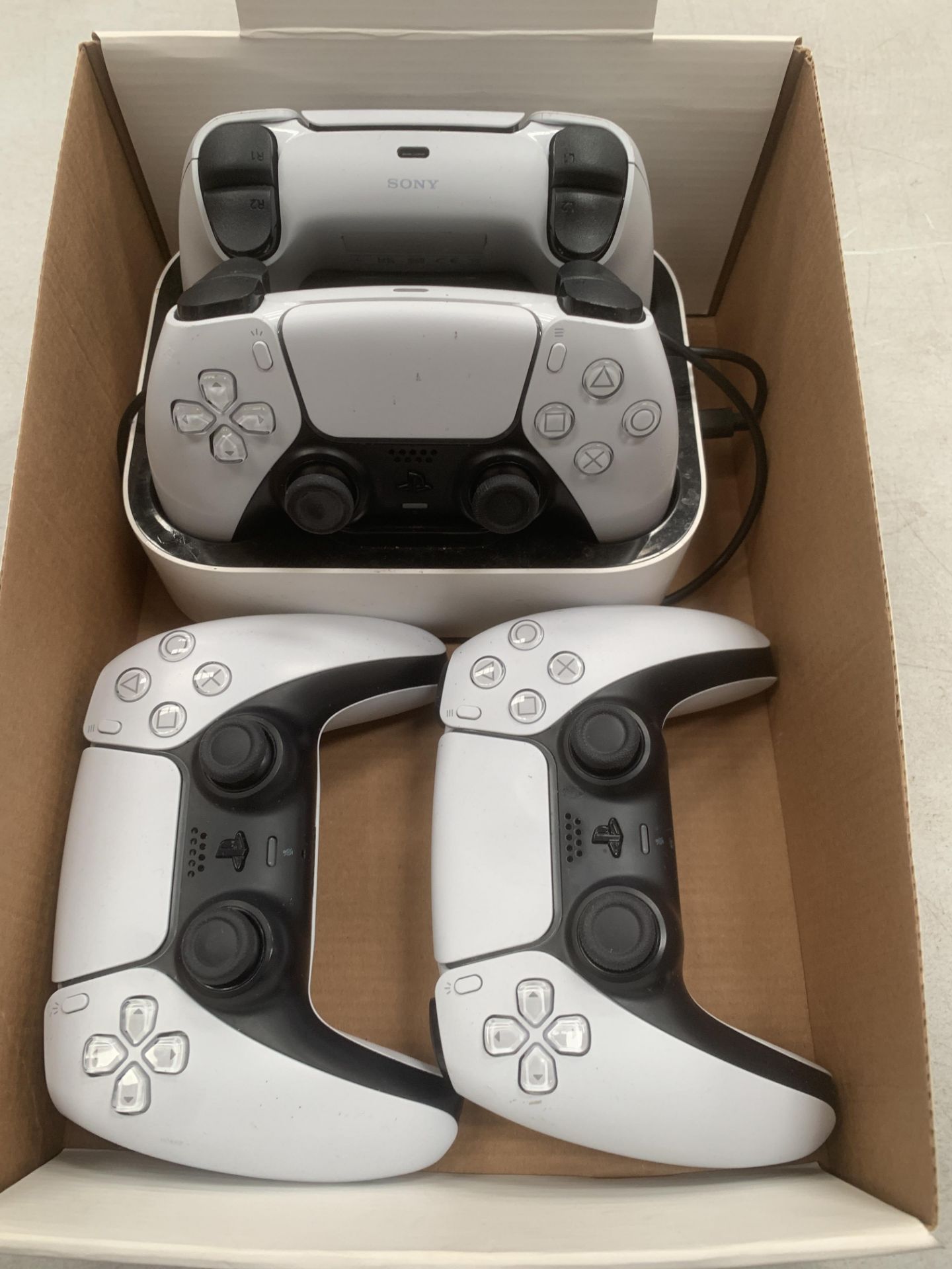 4 x PlayStation DualSense controllers