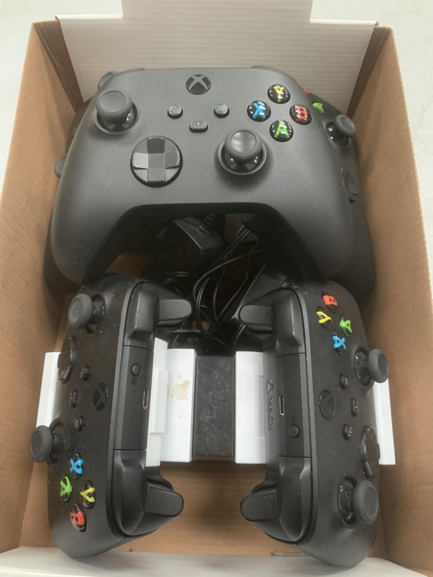 5 x Xbox wireless controllers