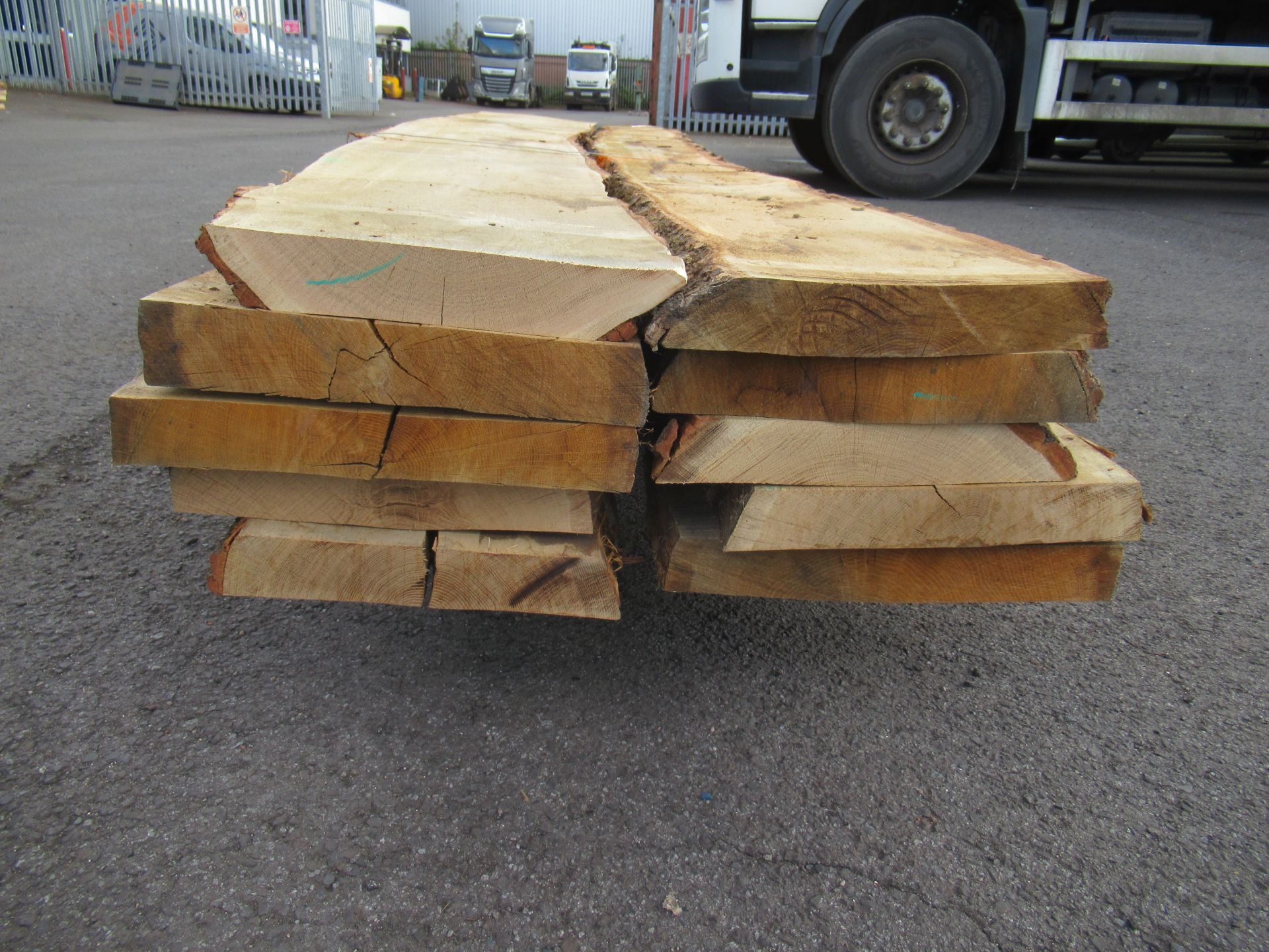 Bundle of air dried Oak planks - Image 3 of 3