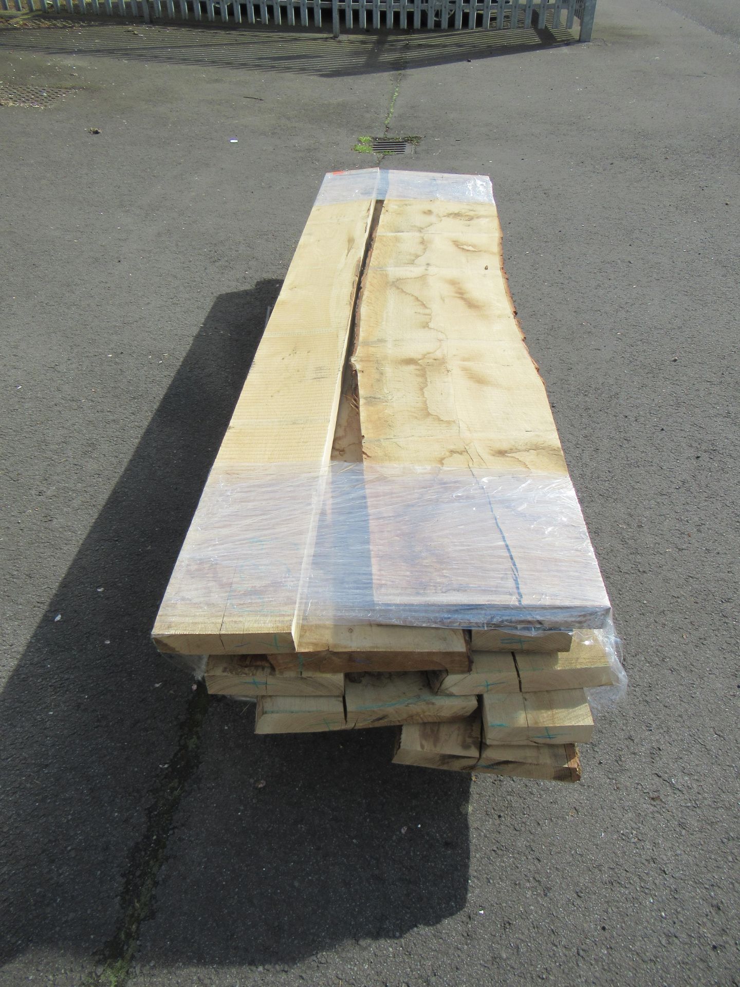 Bundle of air dried Oak planks - Image 2 of 3