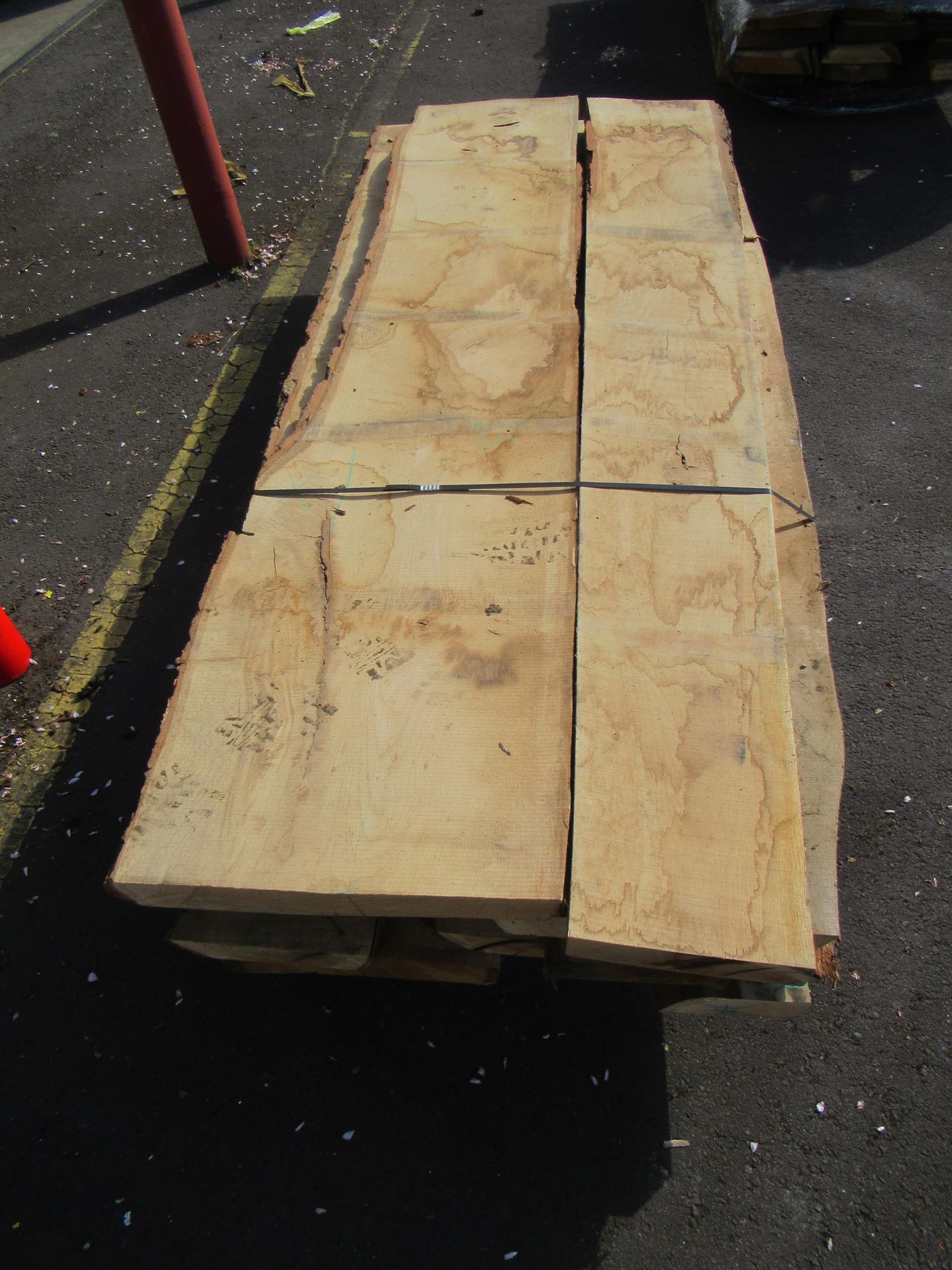 Bundle of air dried Oak planks - Bild 2 aus 3