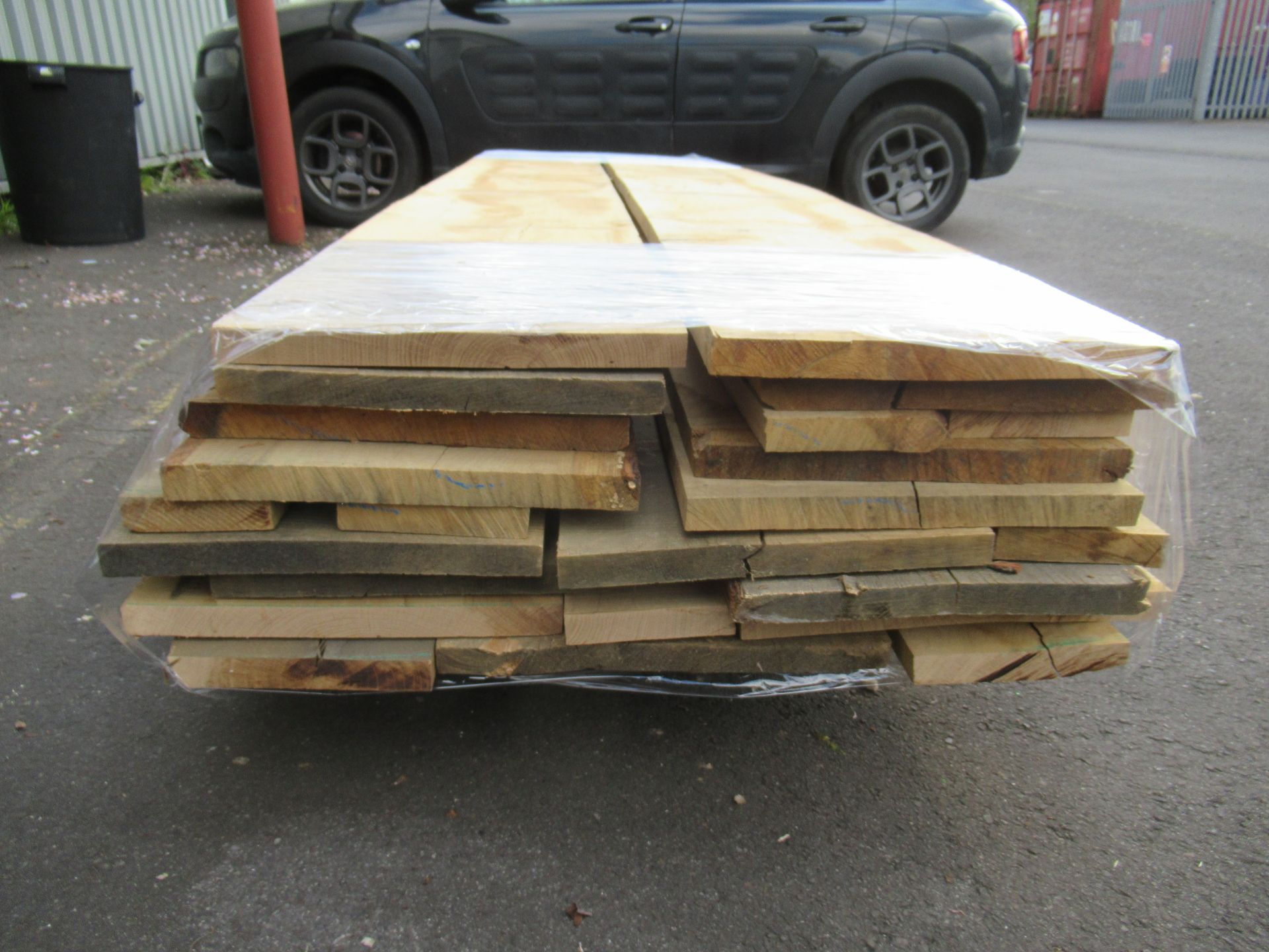 Bundle of air dried Oak planks - Image 3 of 3