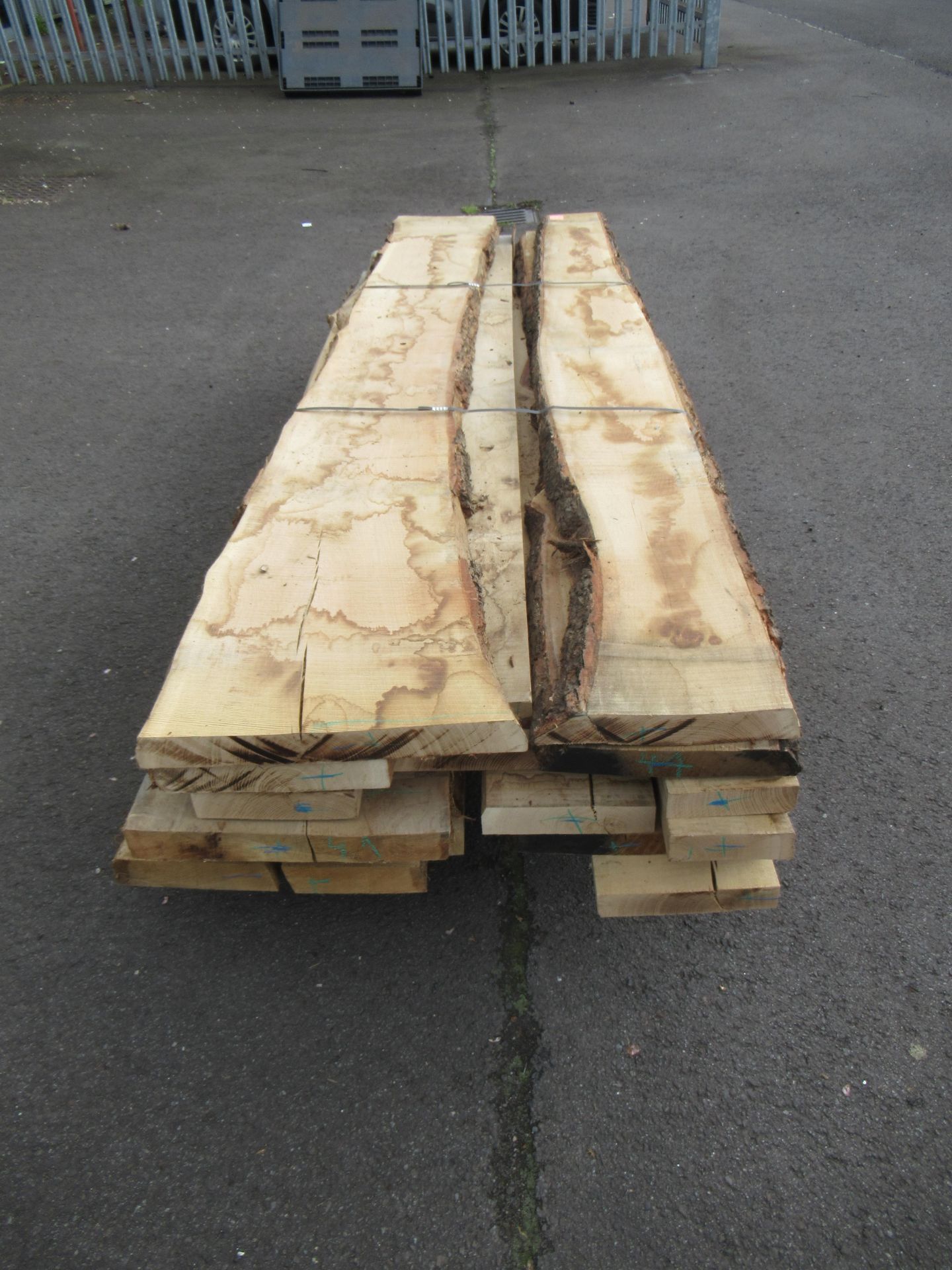 Bundle of air dried Oak planks - Image 2 of 3