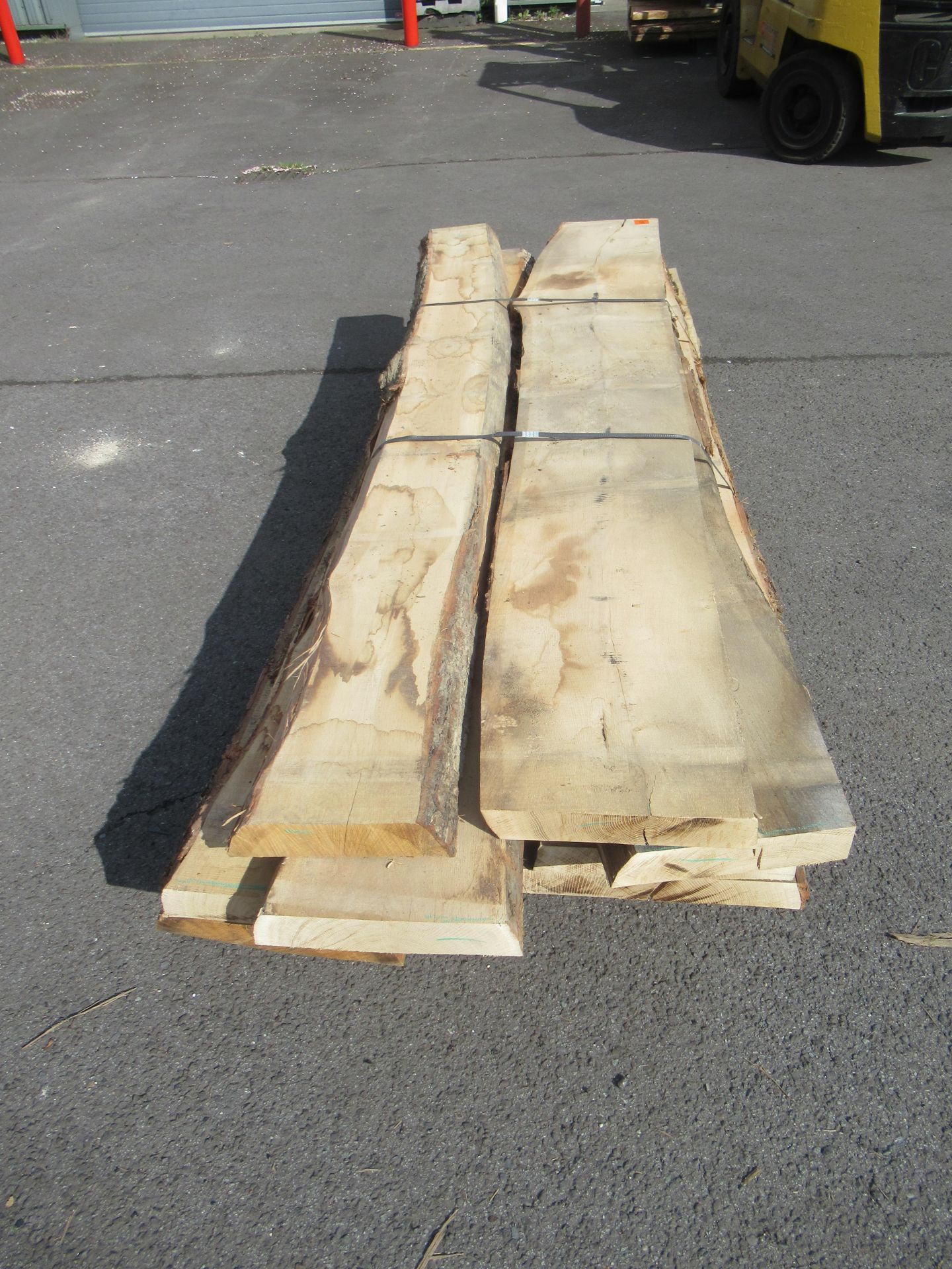 Bundle of air dried Oak planks - Bild 2 aus 3