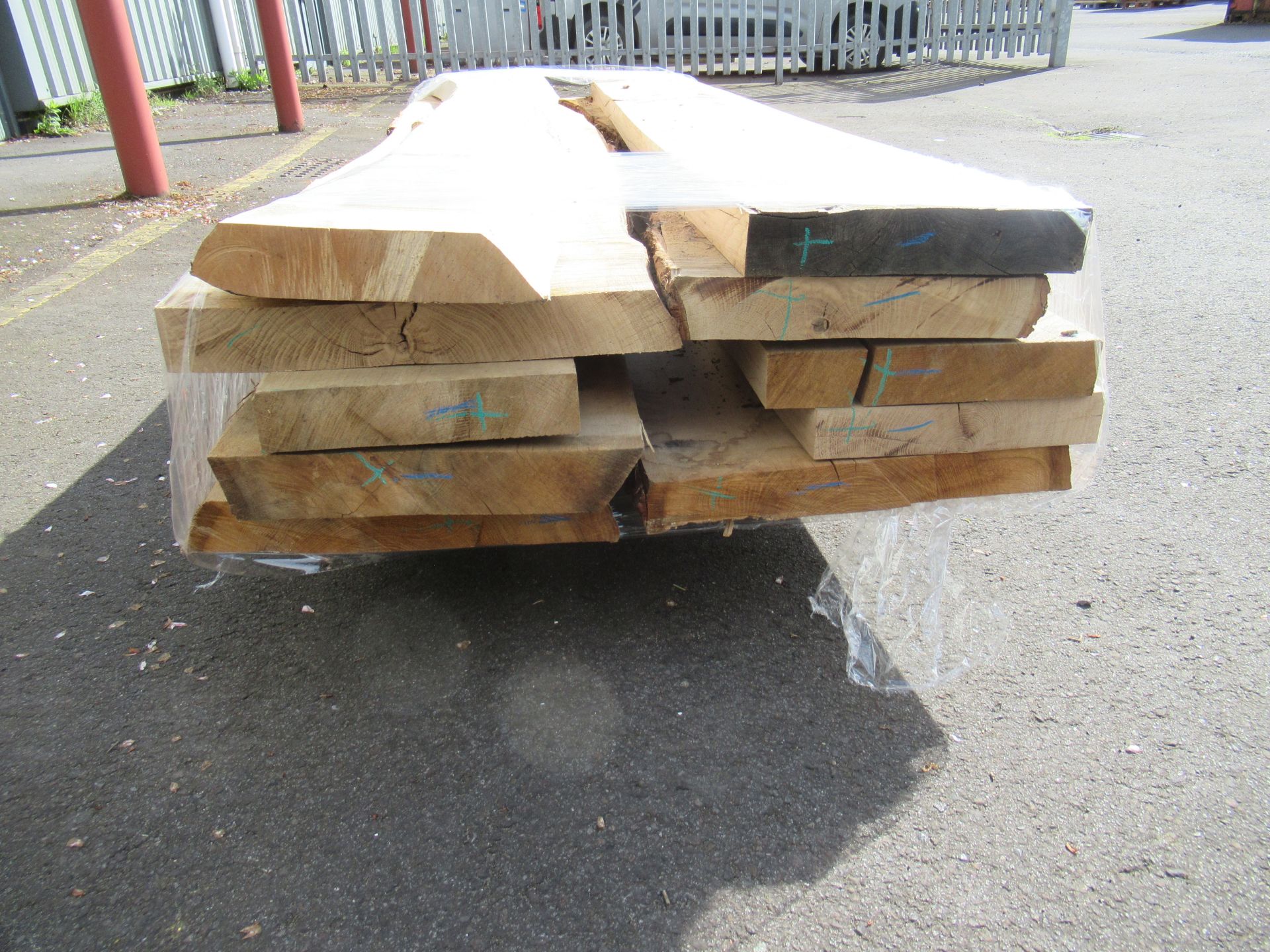 Bundle of air dried Oak planks - Bild 3 aus 3
