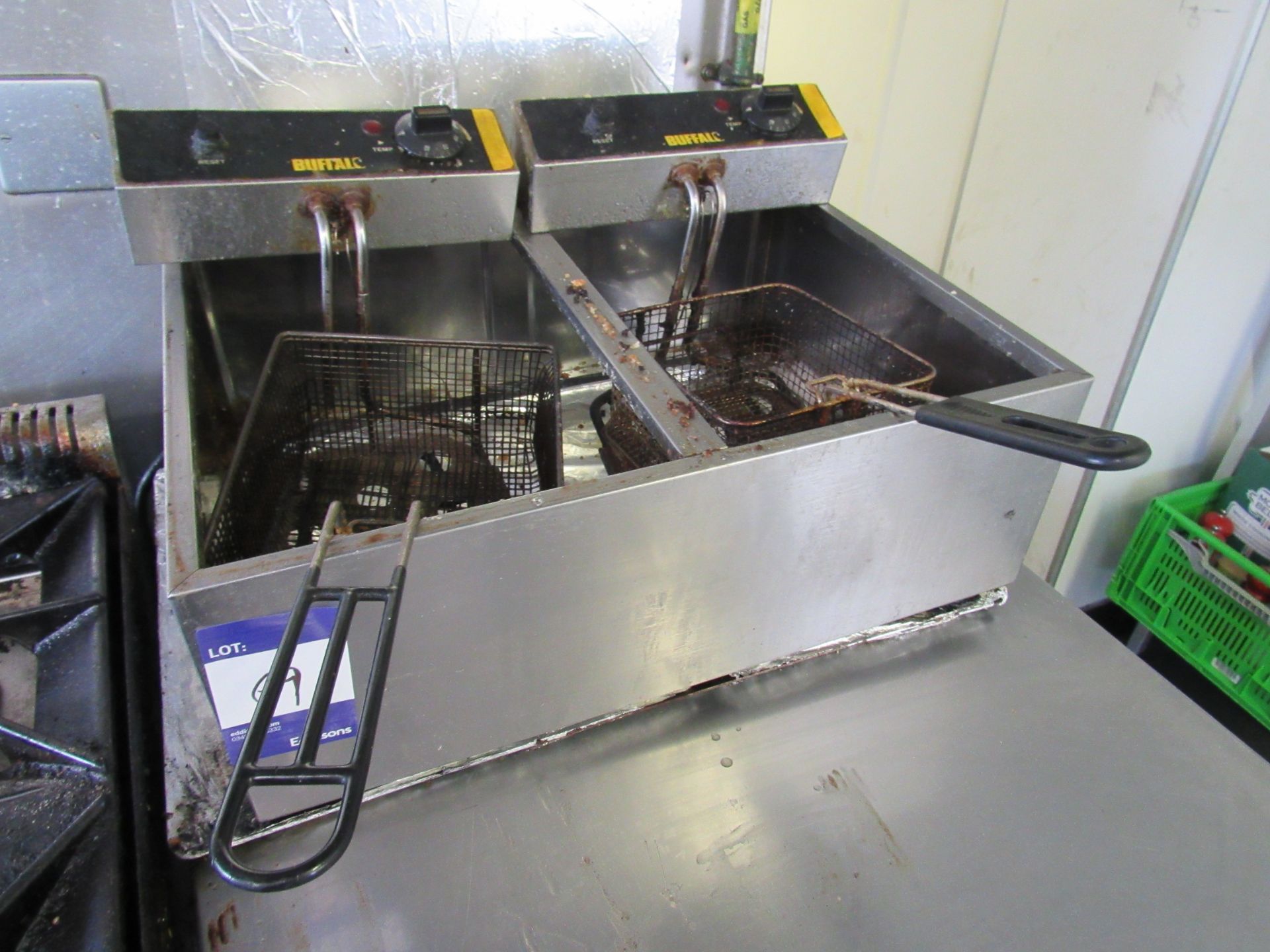 Buffalo twin basket deep fat fryer