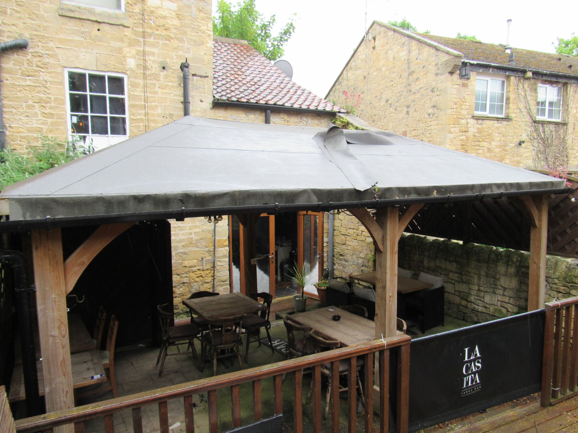 Dunster House timber outdoor shelter approx. 6m x 3m including electric heaters / lighting, consumer - Image 4 of 8