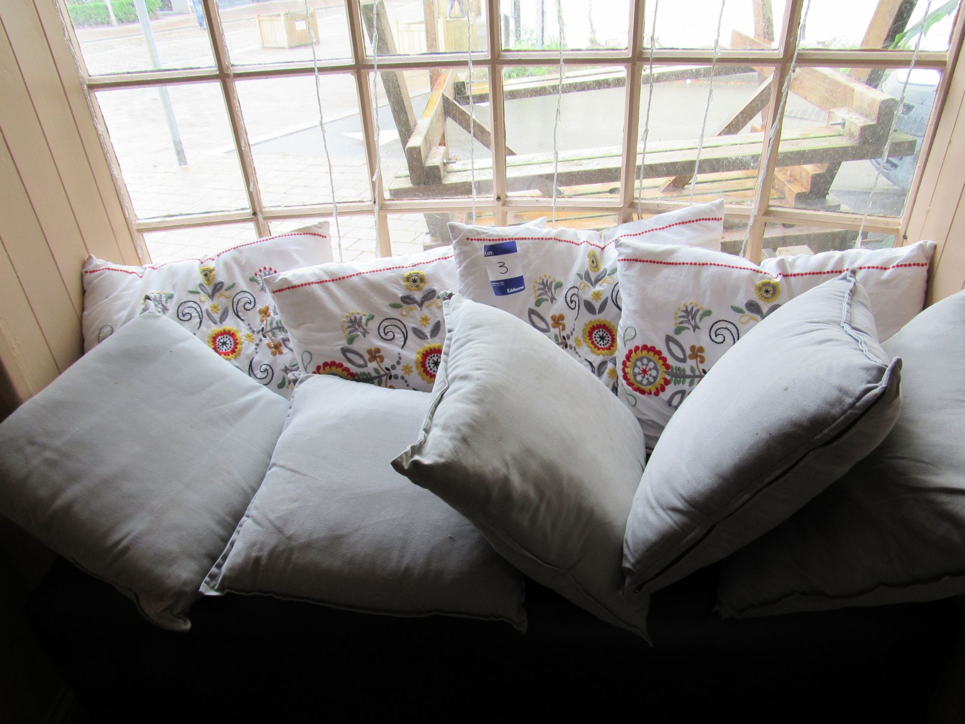 Selection of patterned cushions