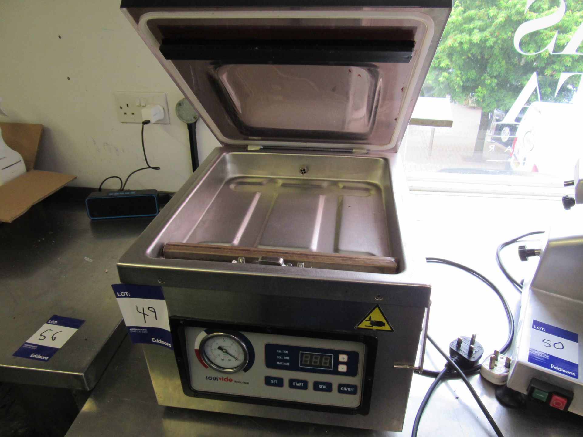 Sous-vide machine