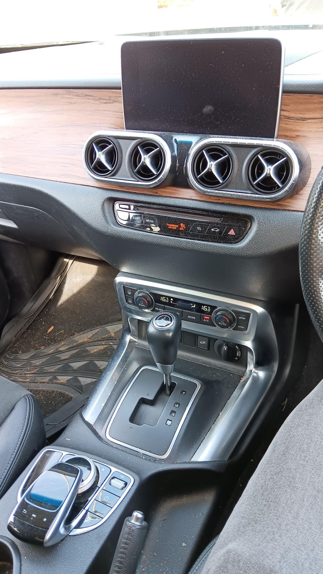 Mercedes-Benz X250 Power D 4Matic 7 speed Automatic Double Cab Pick-Up with fitted Alpha X-Class - Image 25 of 43