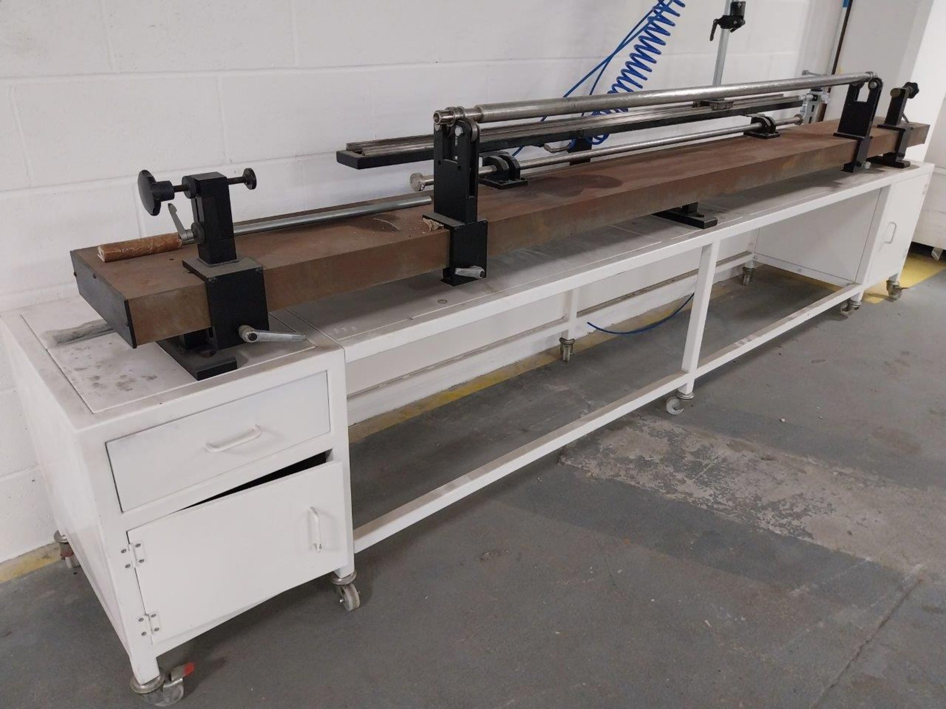 Sleeve inliner cutter with rotatable bar support and air fed cutter on mobile workbench, bench - Image 3 of 8