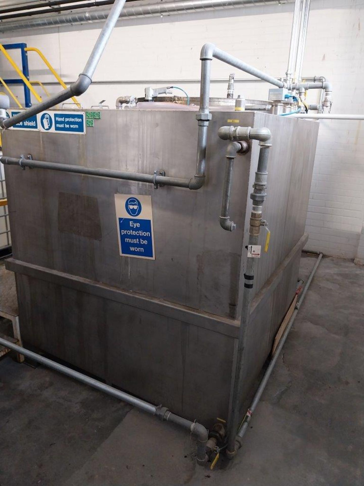 Clean Industries solvent treatment plant to consist of twin clean/dirty tank 2 x 1300L, 2 x - Image 17 of 23