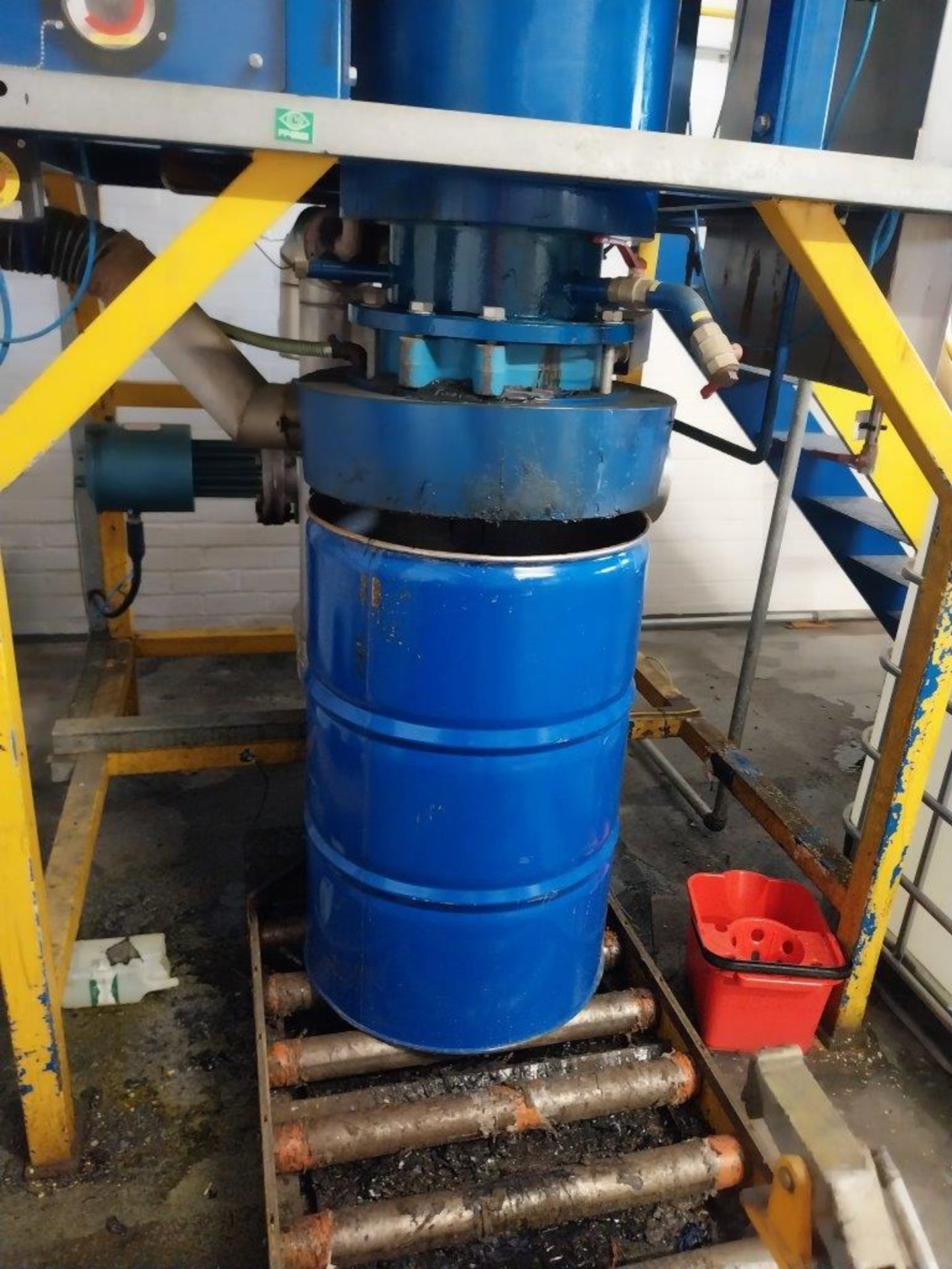 Clean Industries solvent treatment plant to consist of twin clean/dirty tank 2 x 1300L, 2 x - Image 5 of 23