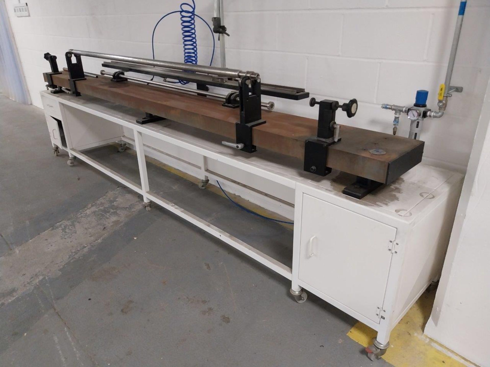 Sleeve inliner cutter with rotatable bar support and air fed cutter on mobile workbench, bench - Image 2 of 8