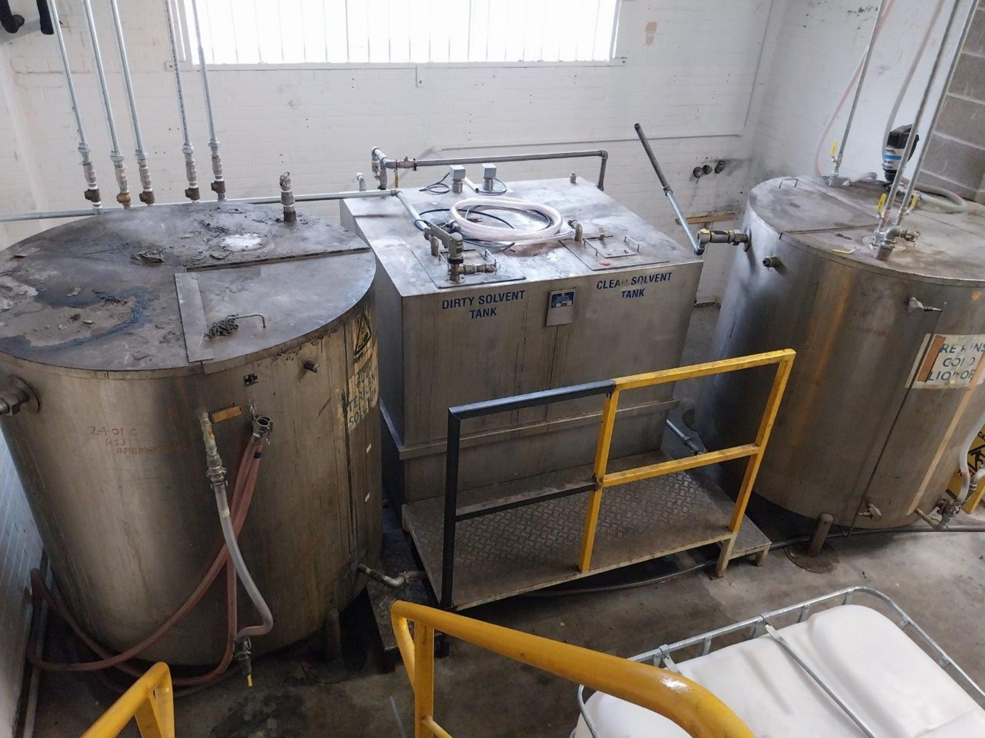 Clean Industries solvent treatment plant to consist of twin clean/dirty tank 2 x 1300L, 2 x - Image 10 of 23